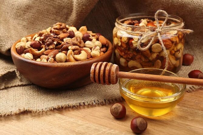 Madu dengan kacang