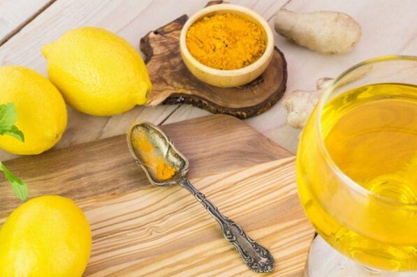 Minum dengan lemon, jahe dan kunyit untuk meningkatkan potensi